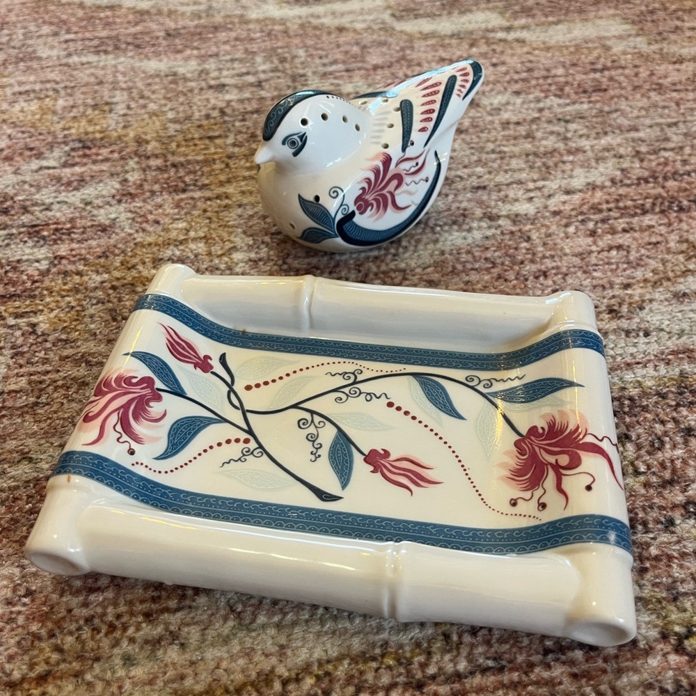 Elizabeth Arden Royal Pavilion at Brighton Porcelain Dove Pomander Set Vintage